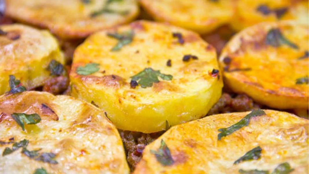 Bu gıdaları ağzınıza bile sürmeyin! Canan Karatay tek tek sıraladı: Sanılanın aksine bazı doğal besinler de zararlı! 8